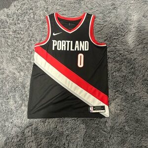 Damian Liilard Portland Trailblazers Men’s Jersey. Size Large. Never worn.